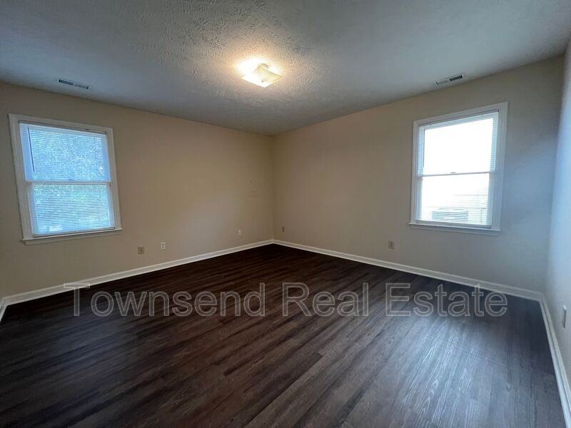 2587 Gotts Ln - Photo 7 of 9