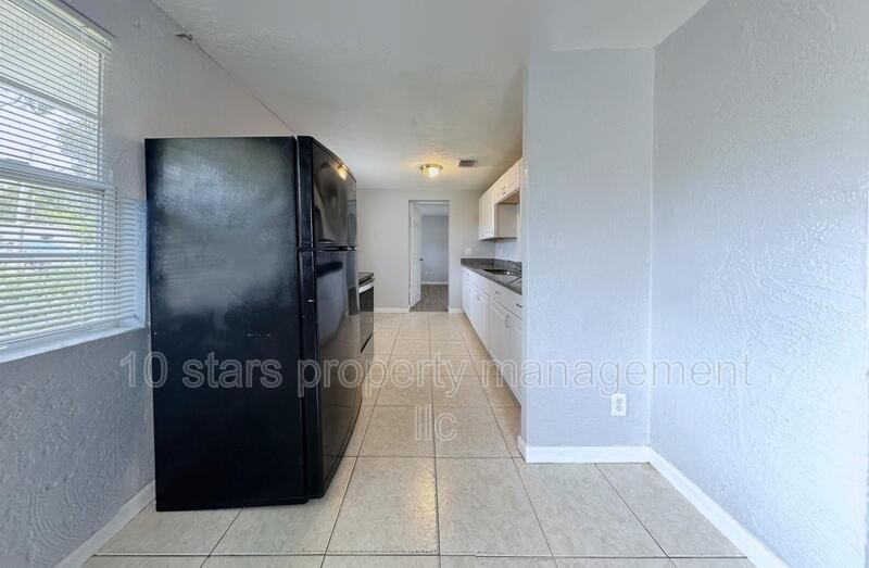 8671 69th St N - Photo 5 of 40