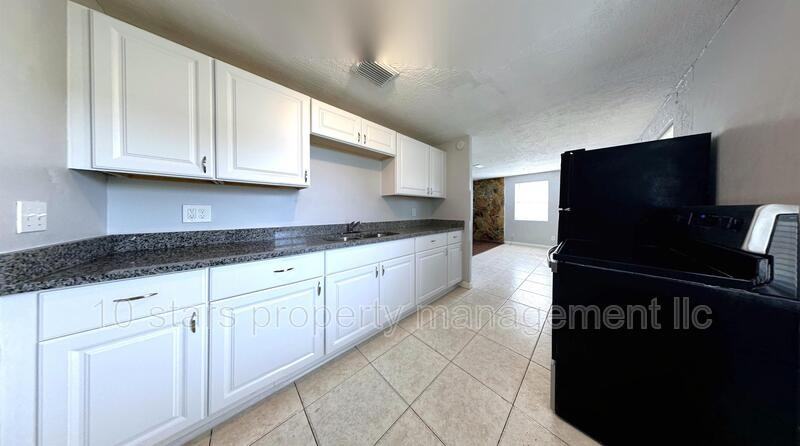 8671 69th St N - Photo 6 of 40