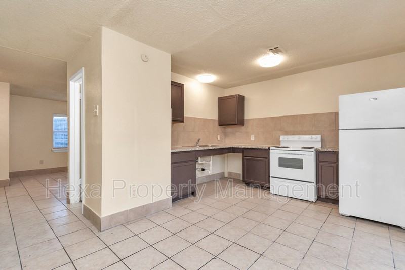 6607 Brittmoore Rd - Photo 4 of 20