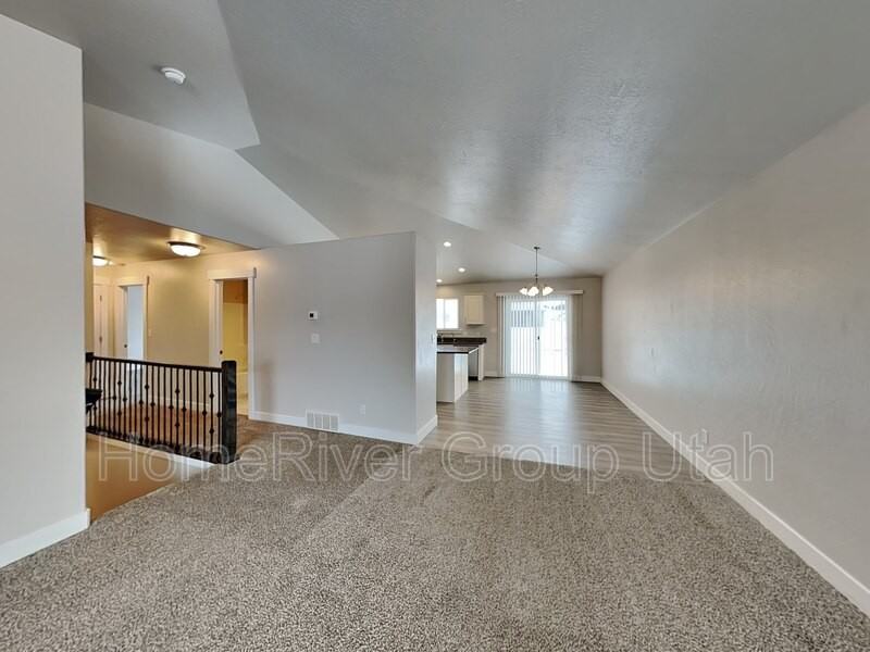 1375 E Rachel Way - Photo 6 of 28