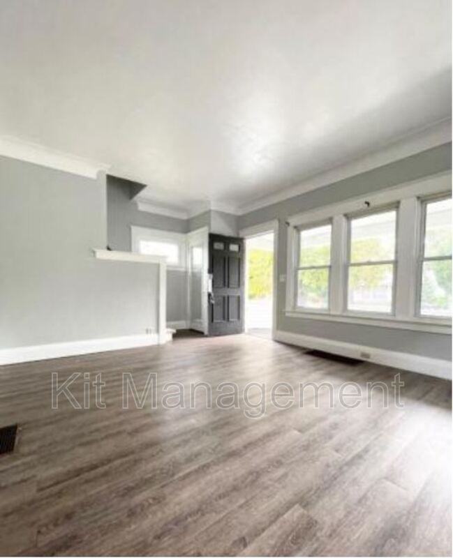 828 Toronto Ave - Photo 4 of 10