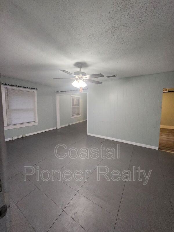 701 Newton Ave S - Photo 3 of 19