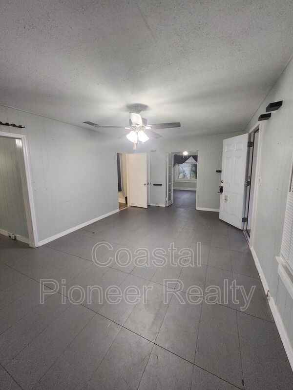 701 Newton Ave S - Photo 5 of 19