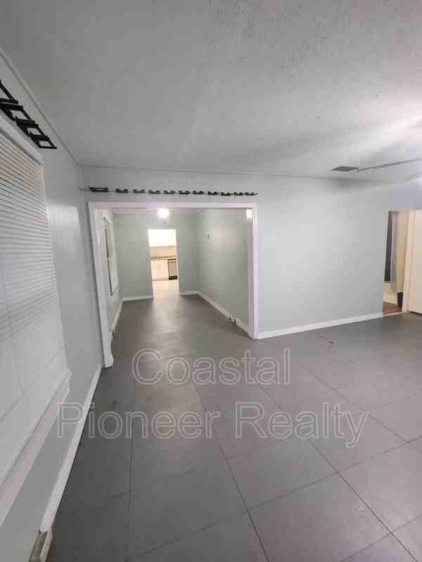 701 Newton Ave S - Photo 6 of 19