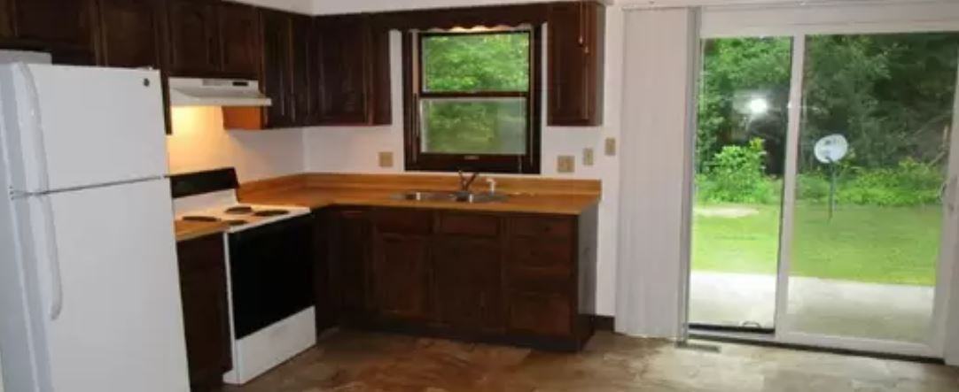 25611 Thelmadale Drive - Photo 2 of 10