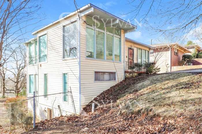 101 10th Ave W - Photo 3 of 17