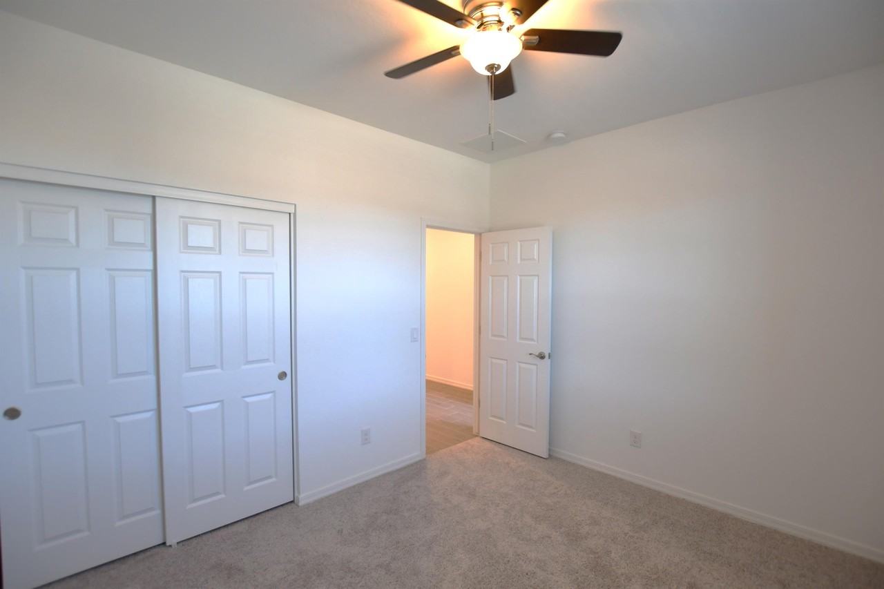 37584 N Singletree Dr #1 - Photo 4 of 21