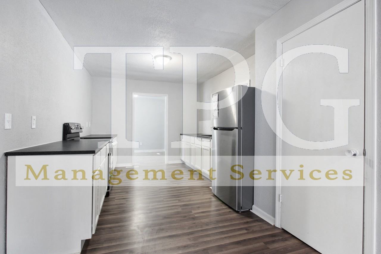 315 S Crane St #A - Photo 4 of 19