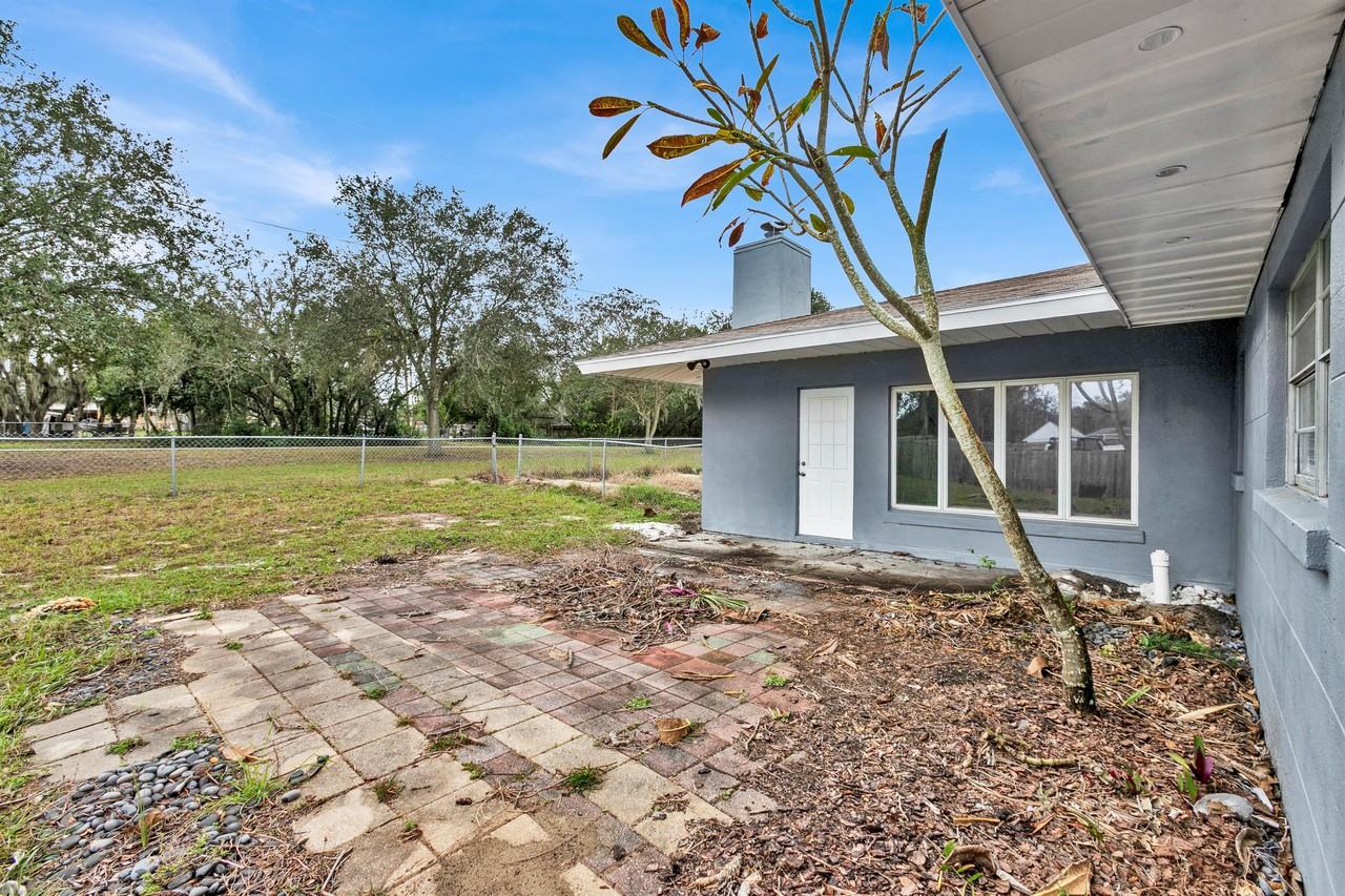 815 Sherwood Dr #1 - Photo 5 of 25