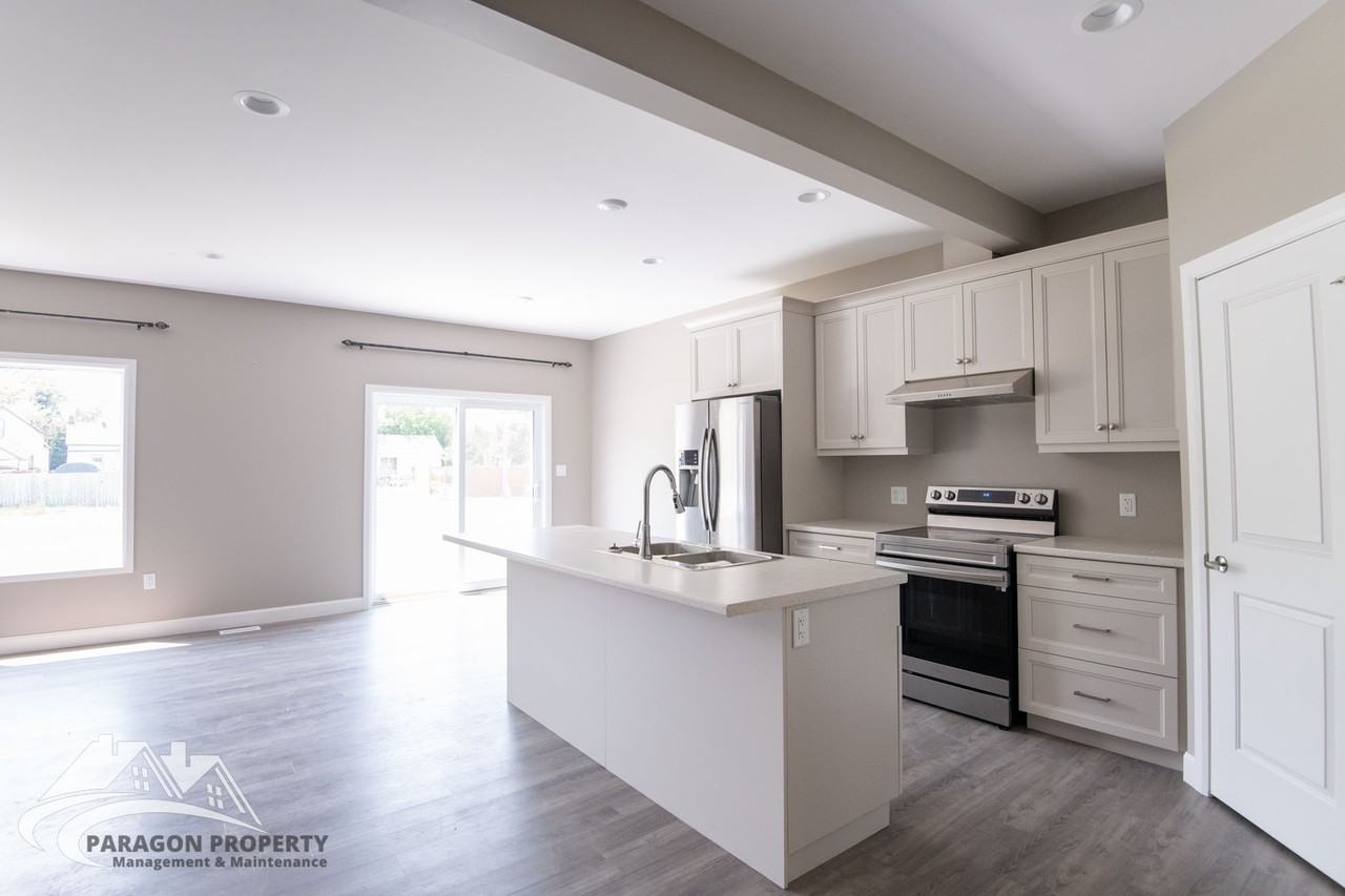 50 Llydican Ave - Photo 3 of 25