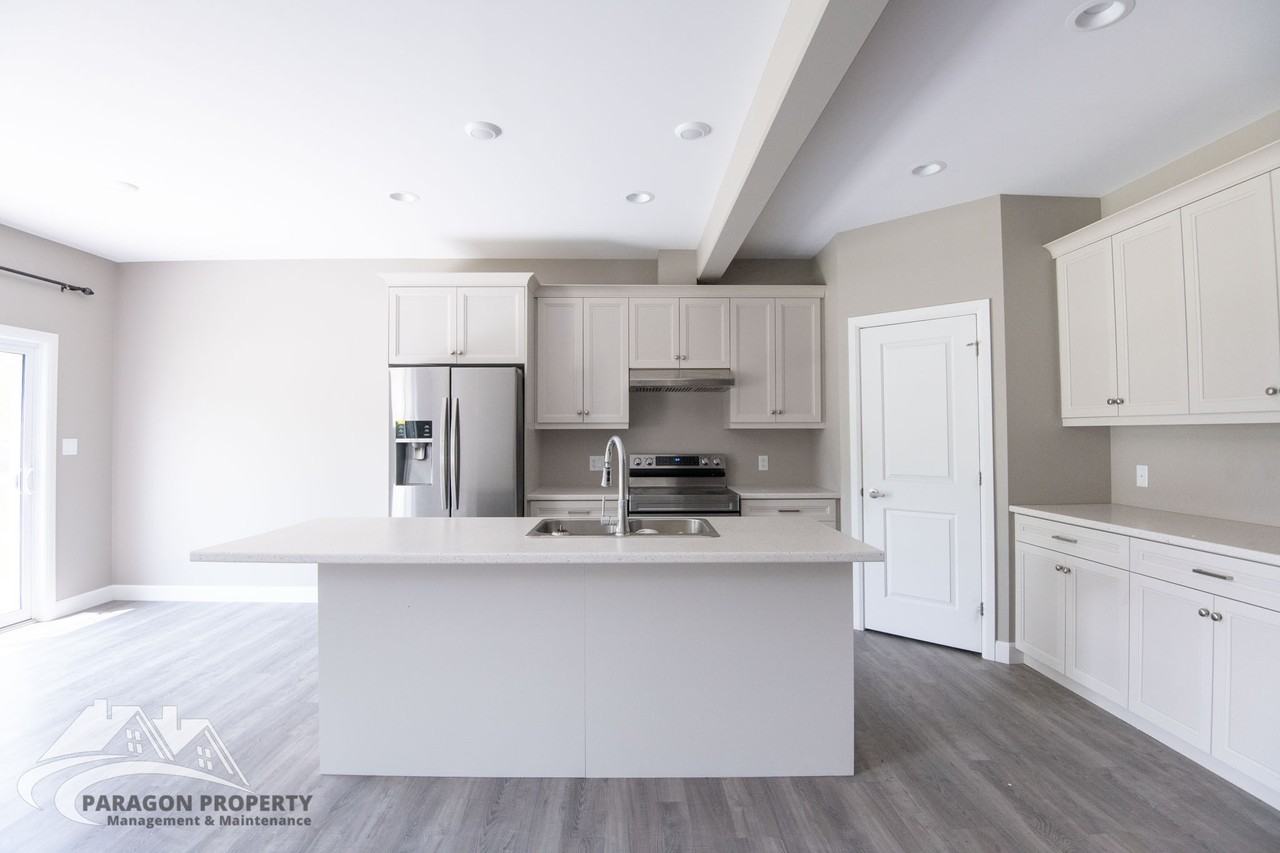 50 Llydican Ave - Photo 4 of 25