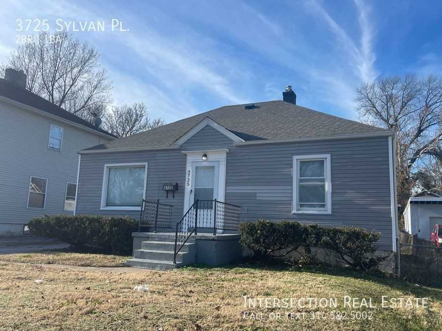 3725 Sylvan Pl - Photo 3 of 15