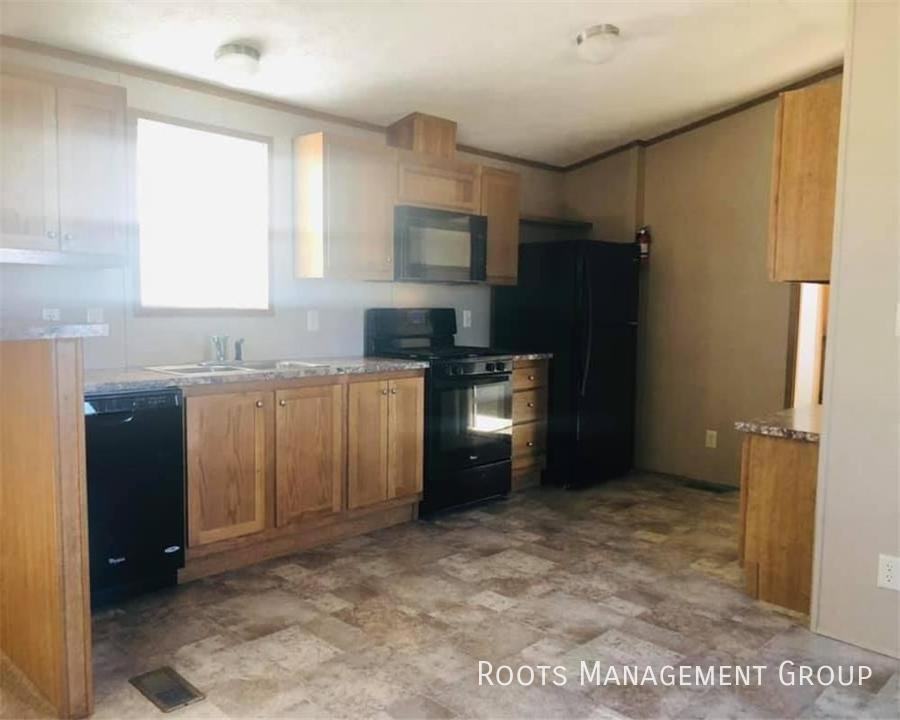 J9 Meadows Ct #J9 - Photo 2 of 11