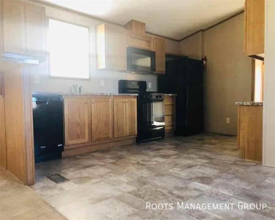 J9 Meadows Ct #J9 - Photo 3 of 11