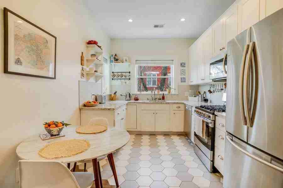 1119 6th St Ne #2 - Photo 3 of 41