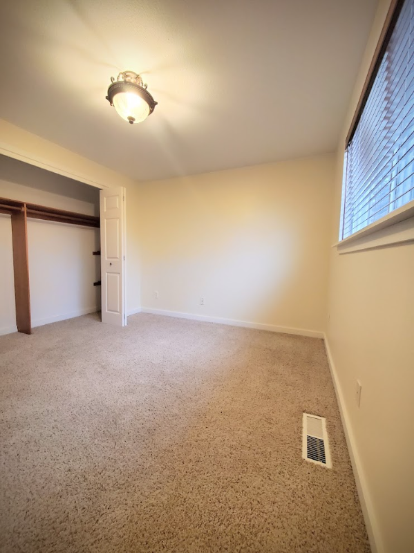 19 W Walnut St - Photo 4 of 8