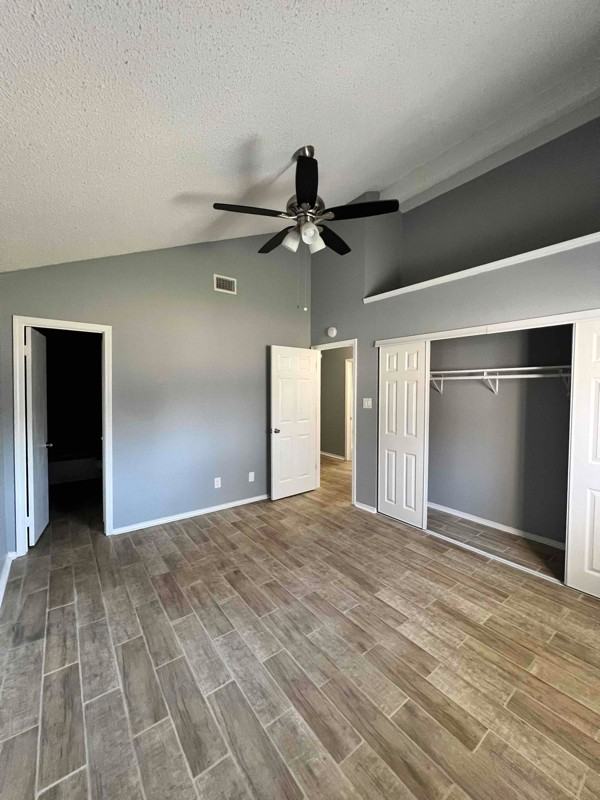 2504 Liberty Ln - Photo 2 of 15