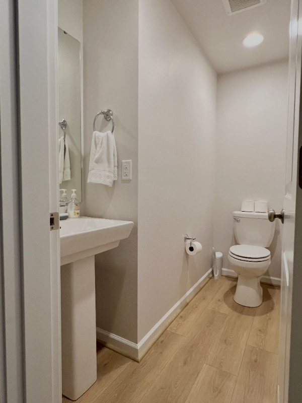 8230 S 132nd St - Photo 4 of 18