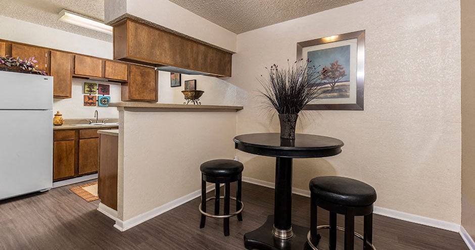 Brady Station Apartments - Photo 4 of 24