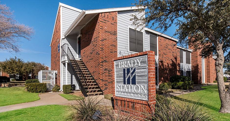 Brady Station Apartments - Photo 3 of 24
