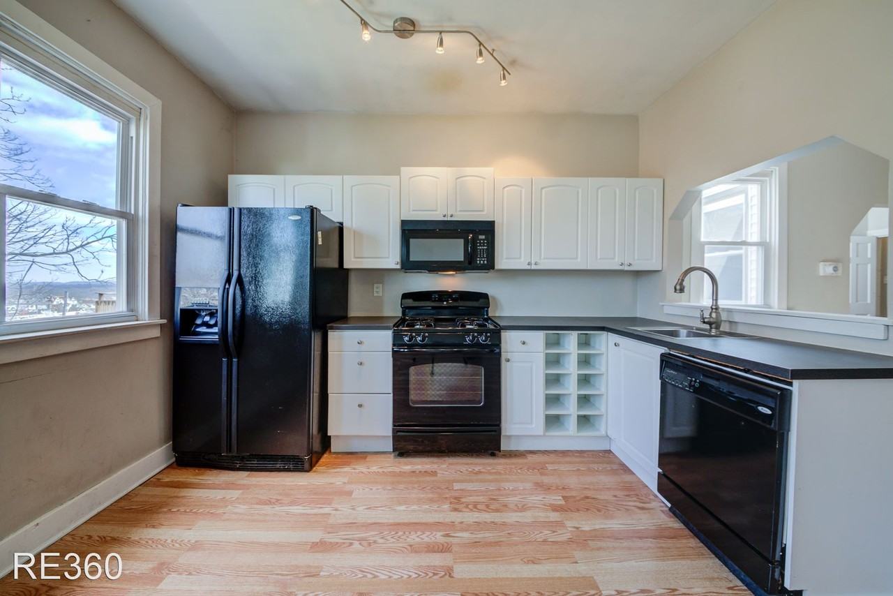 2331 Arlington Ave South Side Slopes Apartments in Mt. Oliver Boro