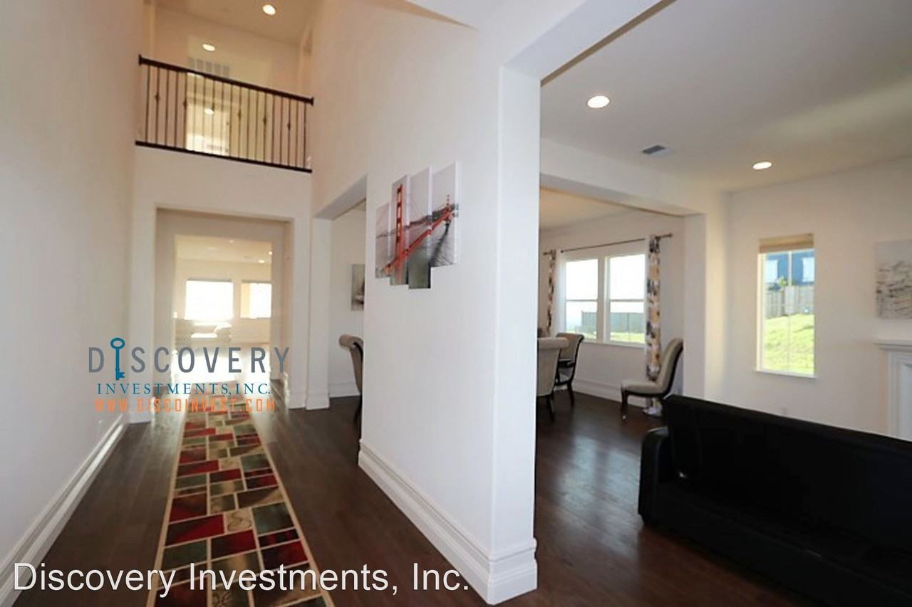 13643 Campus Dr - Photo 3 of 33
