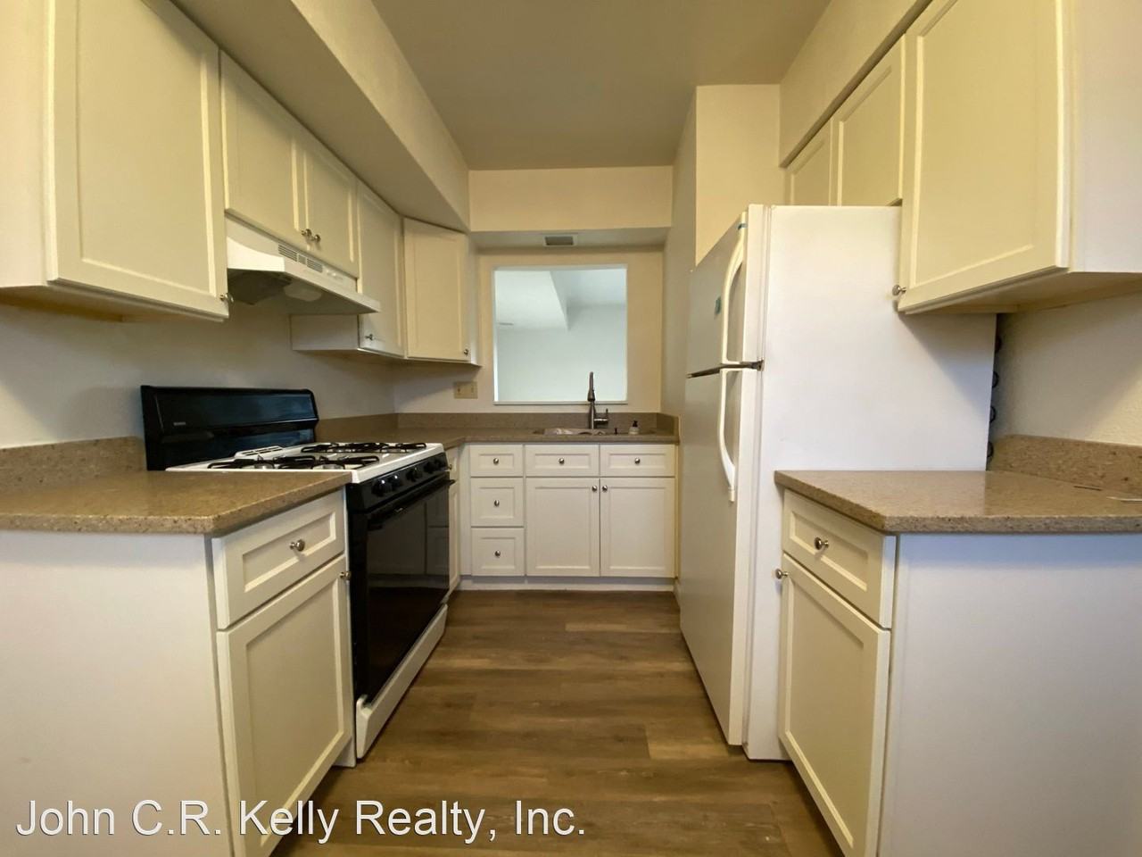 Hemlock Square - Photo 2 of 11