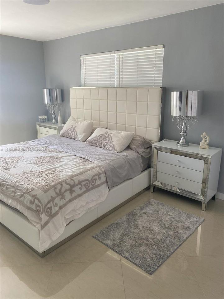 108 Nw 28th Way #1 - Photo 2 of 8