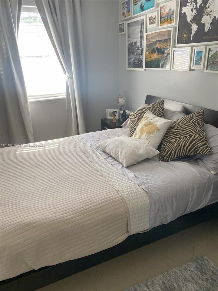 108 Nw 28th Way #1 - Photo 3 of 8