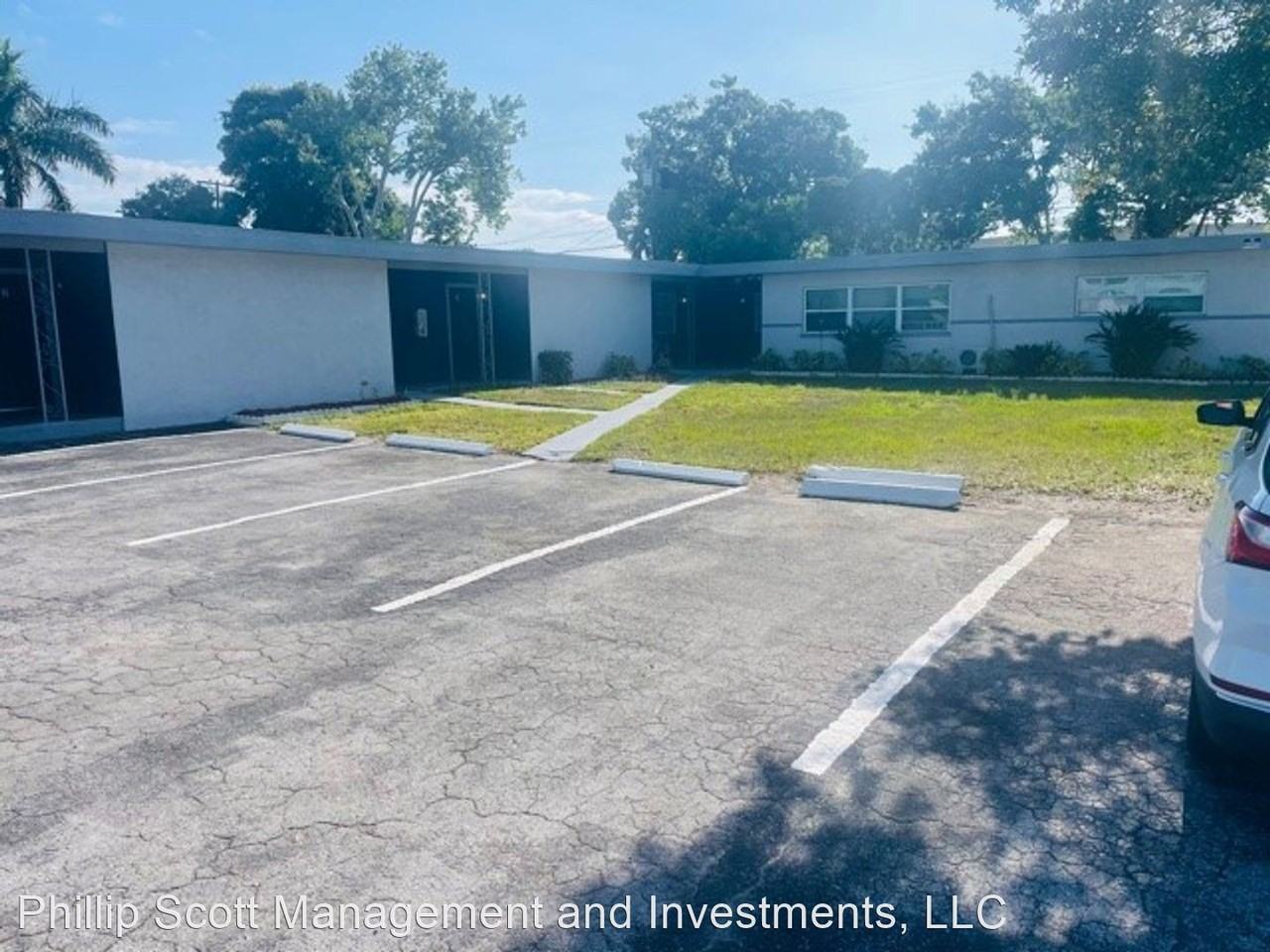 407 Jupiter Ave - Photo 2 of 3