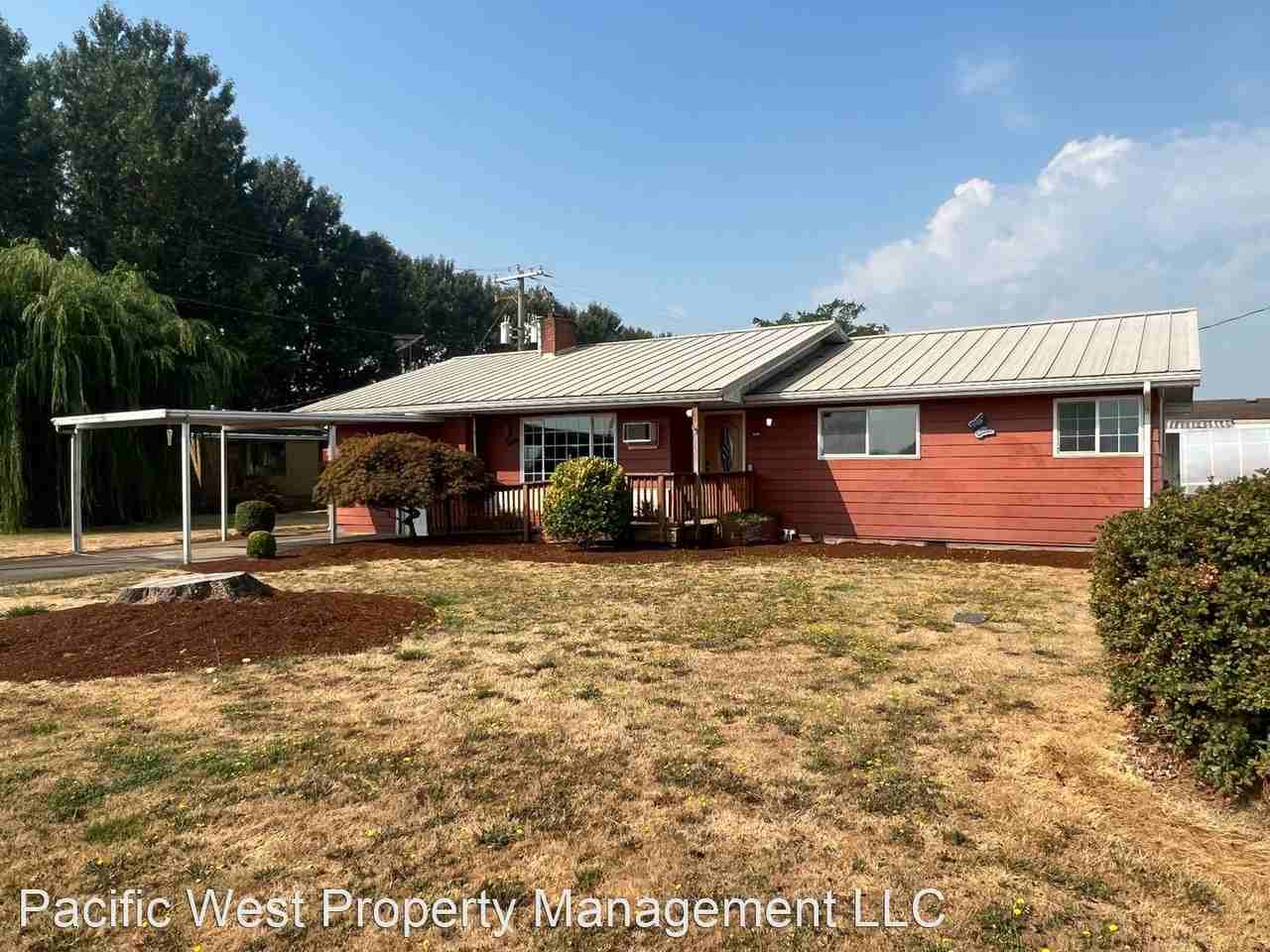 555 N Greenwood Rd - Photo 3 of 28