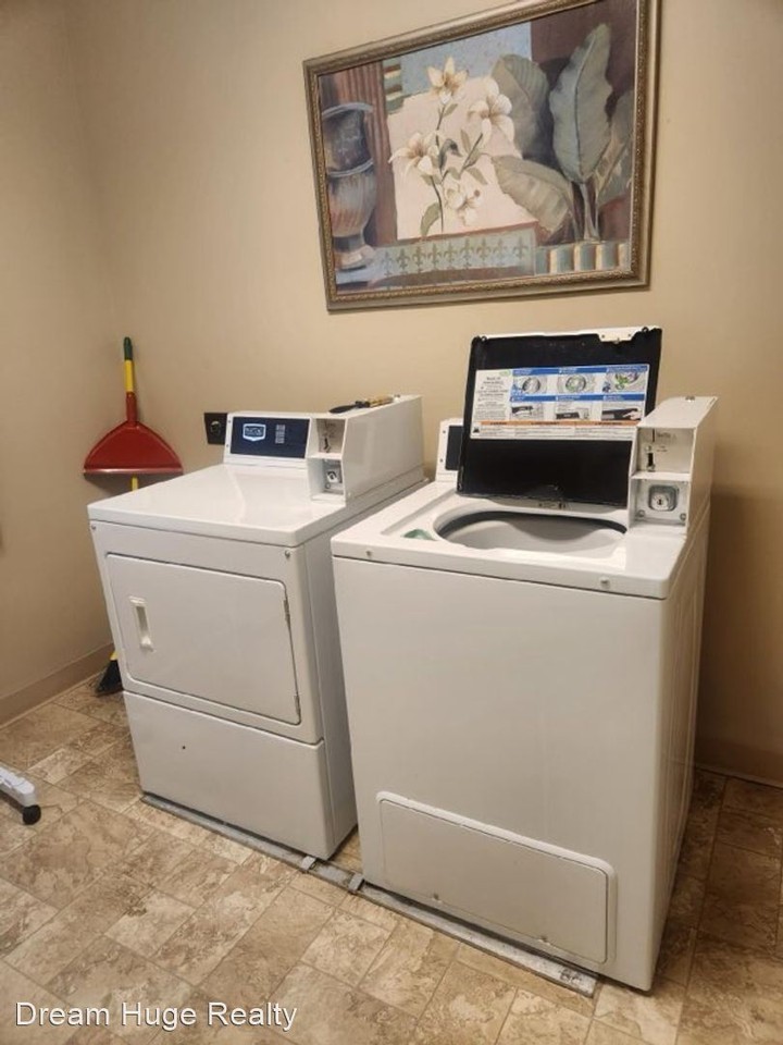 10 Public Sq - Photo 3 of 12