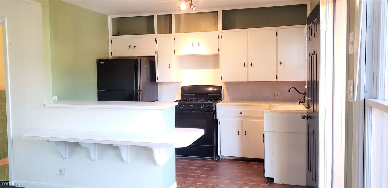 709 W 26th St - Photo 2 of 10