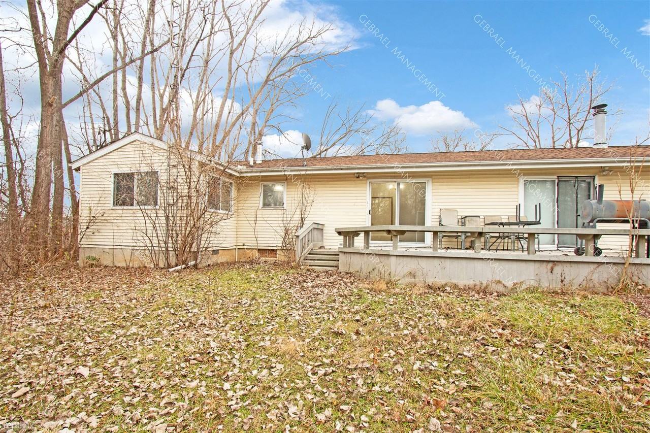 1121 River Valley Dr - Photo 2 of 13