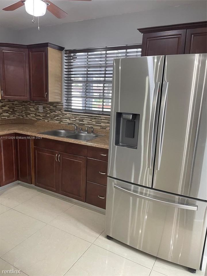 7541 Miramar Pkwy - Photo 2 of 19