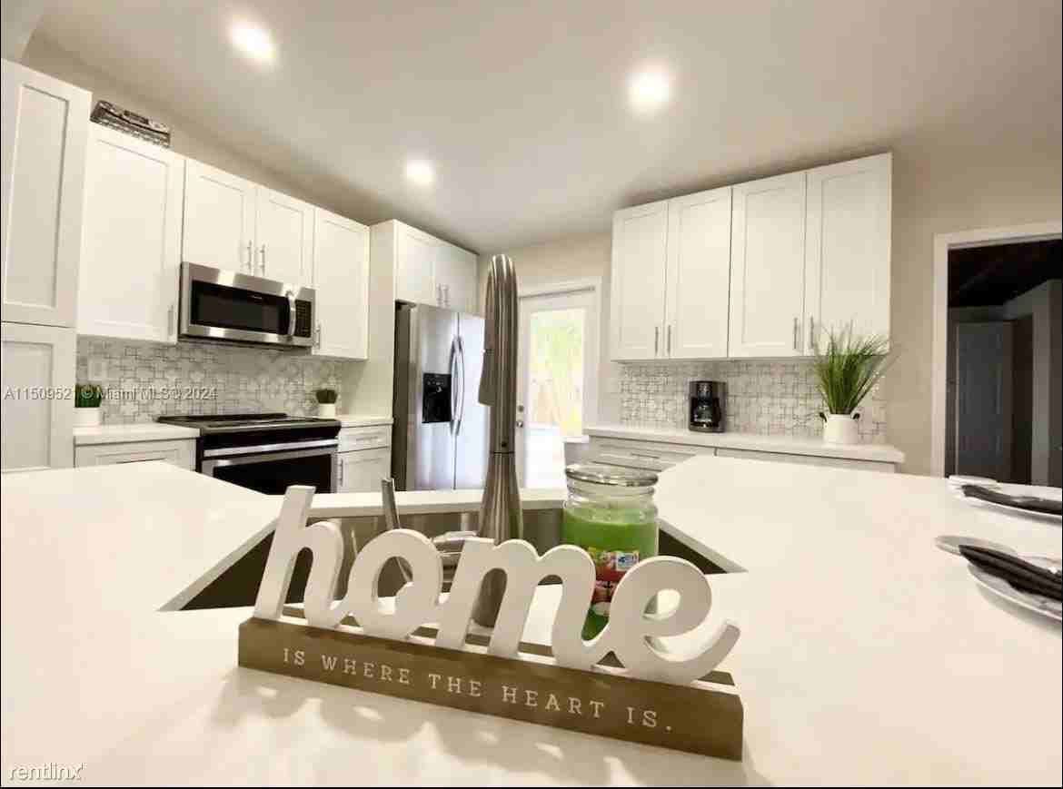 3440 Sw 20th St - Photo 2 of 21