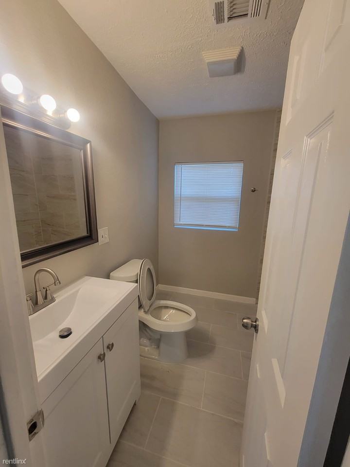 1912 Little St - Photo 2 of 15