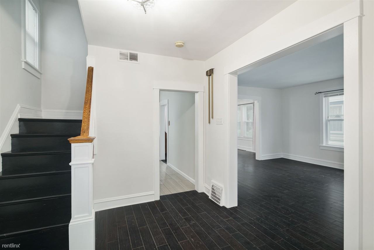 208 Chestnut St - Photo 2 of 17