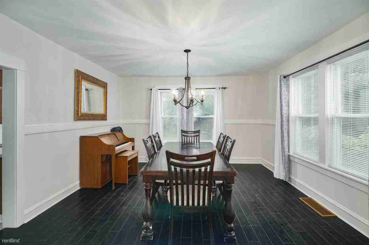 208 Chestnut St - Photo 3 of 17