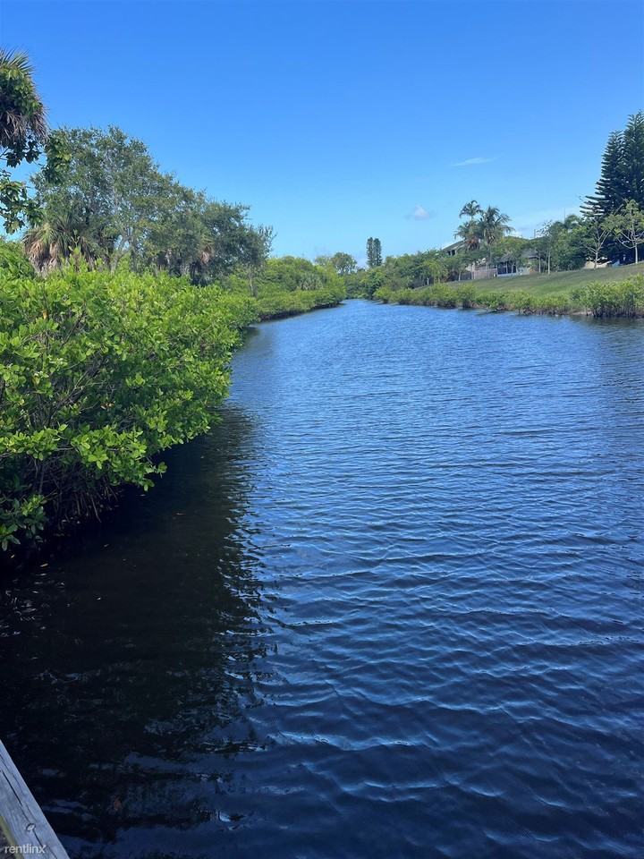 322 Sw Indian Groves Dr - Photo 2 of 3