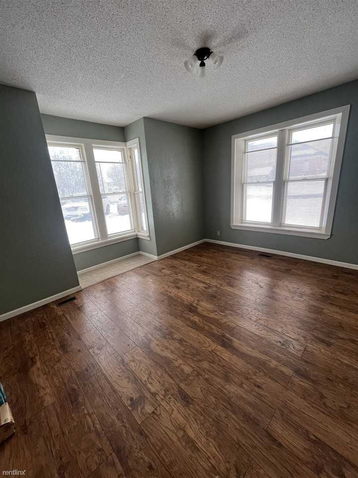 504 5th St - Photo 3 of 14