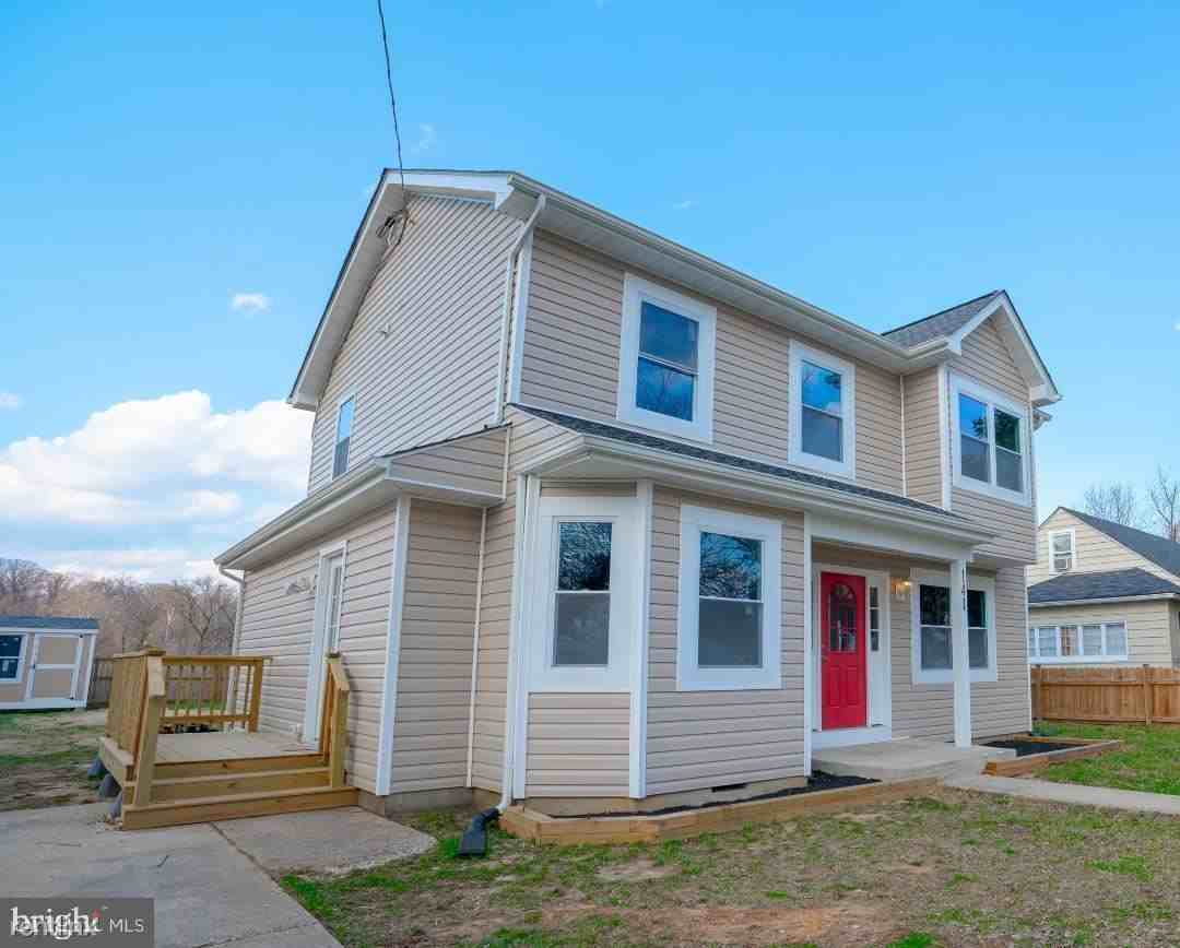 141 N Huron Dr - Photo 2 of 14