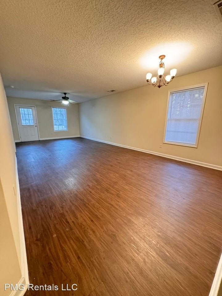 101 Lindsay Ct. - Photo 2 of 10