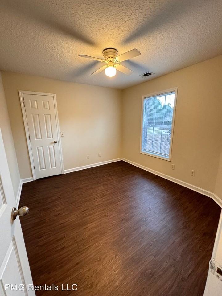 101 Lindsay Ct. - Photo 3 of 10