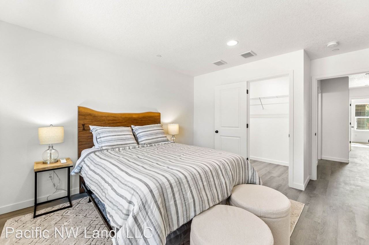 2922 Ne 137th Way - Photo 3 of 7