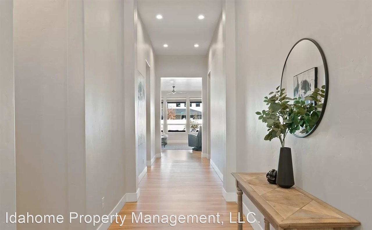 8280 W Brooks Dr - Photo 3 of 25