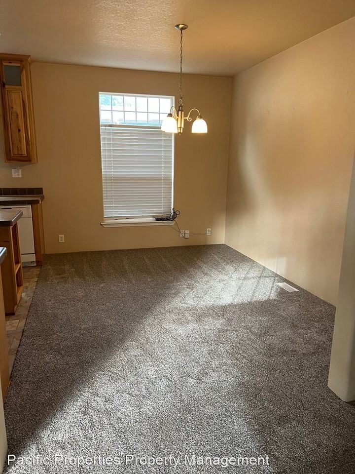 63626 S Barview Rd - Photo 3 of 9