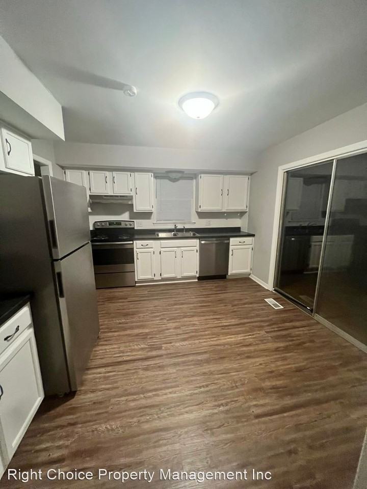 3029 Bristol St - Photo 3 of 13