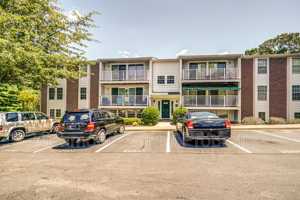 featured image of 7600 Roscommon Ct #4